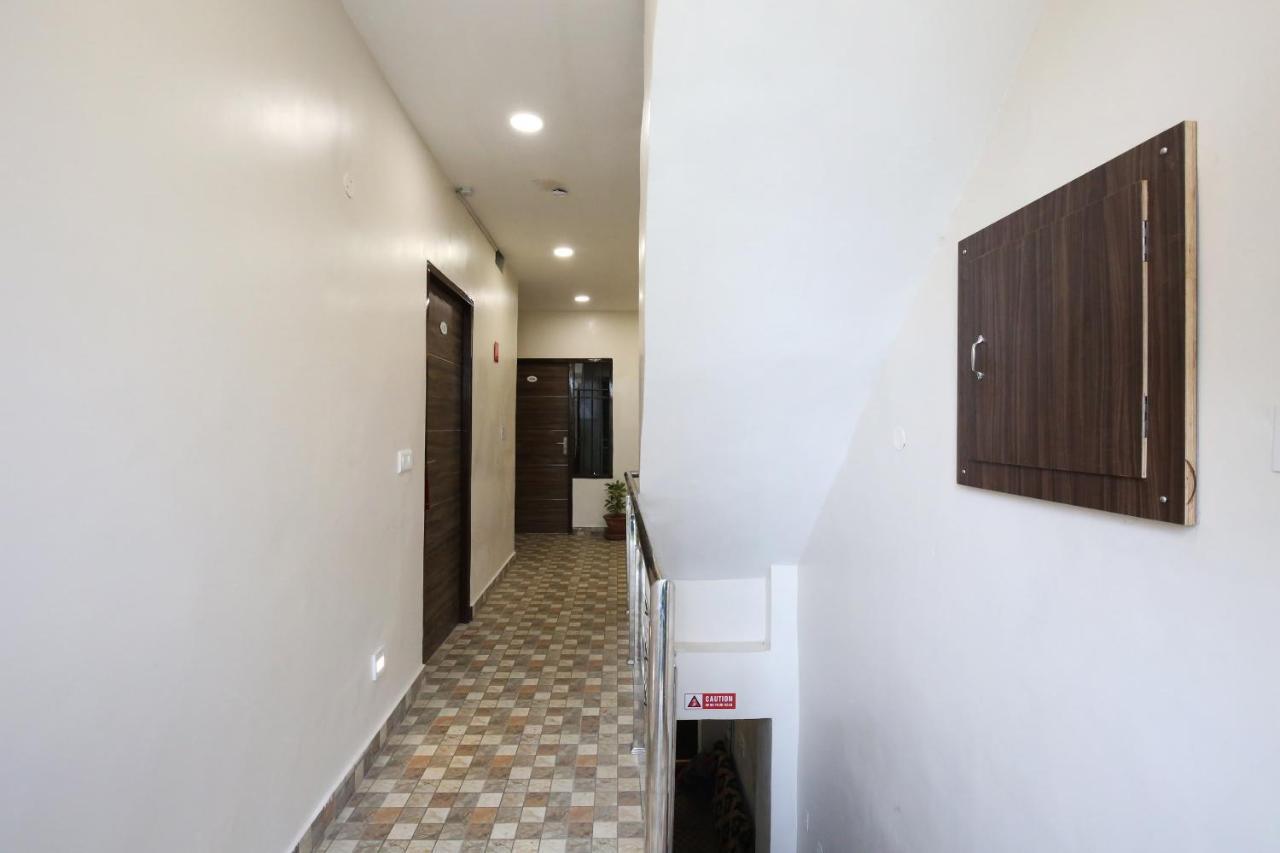 Oyo 9732 Amar Hotel 3*